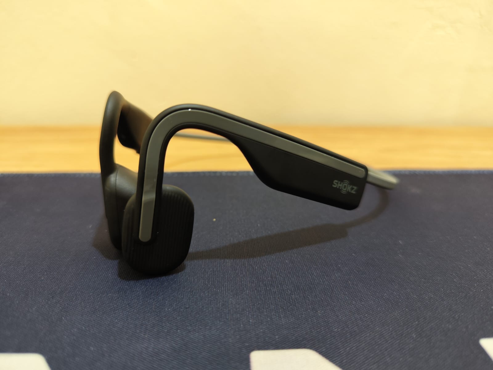 Review Shokz OpenMove, Headphone Olahraga Desain Gak Biasa Notadevs